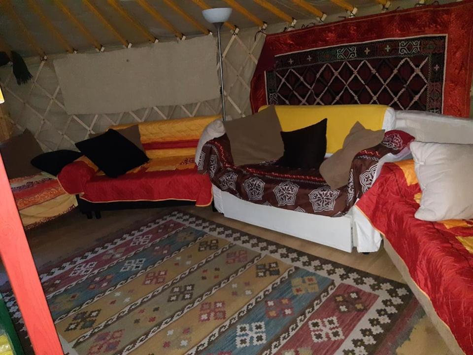 Jurta Az Erdo Mellett Dezsaval-Keresz-Tanya Hotel Пилишсенткерест Екстериор снимка